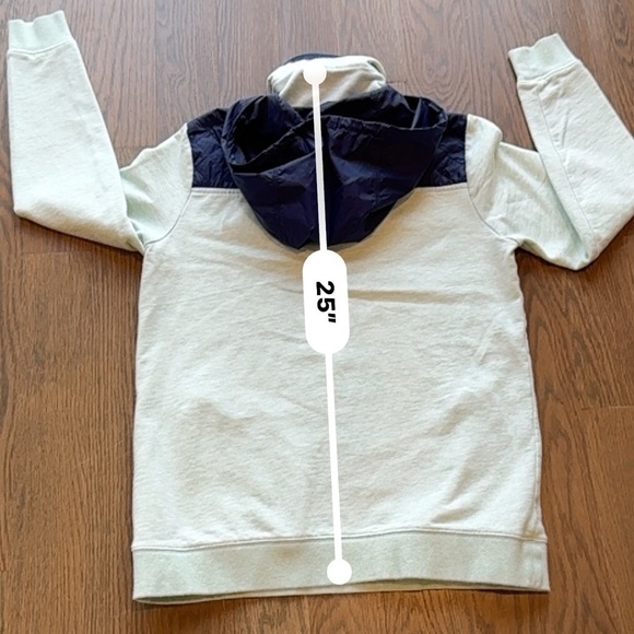 Vineyard Vines Performance
Quilted Nylon Snap Shep Shirt
Women's Sz XXS H - Picture 7 of 8